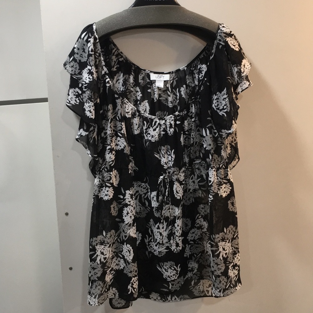 Beautiful Ann Taylor printed top